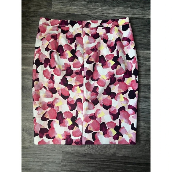 Willow & Thread Essentials Pencil Skirt Pink‎ & White Flower Petal Print Size 6 - Picture 3 of 6